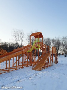 Зимняя деревянная горка "Snow Fox 12 м" с двумя скатами (две лестницы)