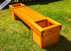 Скамейка с вазонами 